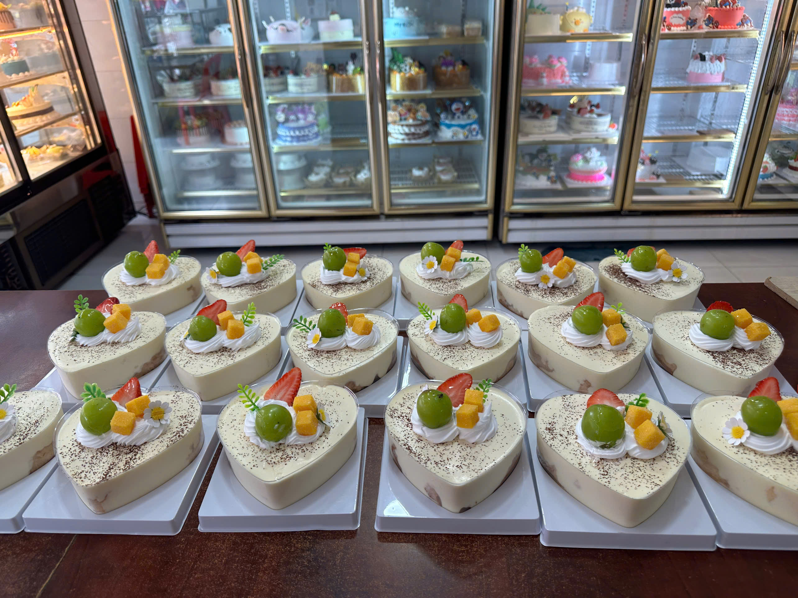 Bánh Kem Tiramisu Có Phù Hợp Cho Tiệc Sinh Nhật Có Trẻ Nhỏ Không?
